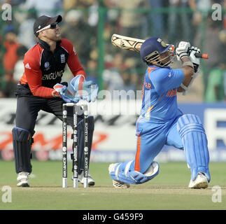 Der indische Batsman Sachin Tendulkar trifft 6 Läufe während des ICC Cricket World Cup Spiels im Chinnaswamy Stadium, Bangalore, Indien. Stockfoto