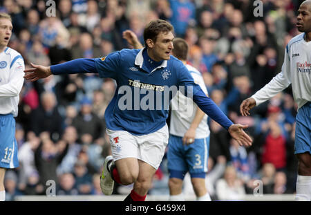 Fußball - Clydesdale Bank Scottish Premier League - Rangers gegen St Johnstone - Ibrox Stadium. Rangers Nikica Jelavic feiert sein Tor gegen St. Johnstone während des Spiels der Clydesdale Bank Scottish Premier League in Ibrox, Glasgow. Stockfoto