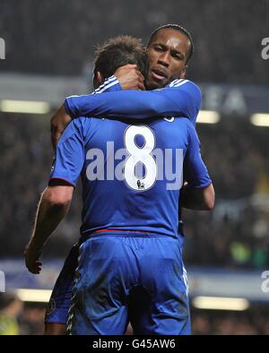 Fußball - Barclays Premier League - Chelsea / Manchester United - Stamford Bridge. Chelsea's Frank Lampard feiert mit Didier Drogba das zweite Tor seiner Seite (rechts) Stockfoto