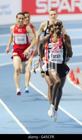 Der britische Mo Farah gewinnt am zweiten Tag des European Indoor Athletics im Palais Omnisport Paris-Bercy, Paris, das 3000-Meter-Finale der Männer. Stockfoto