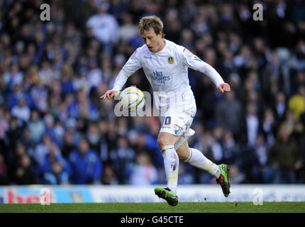 Luciano Becchio von Leeds United punktet beim npower Football League Championship-Spiel in der Elland Road, Leeds, gegen Doncaster Rovers. Stockfoto