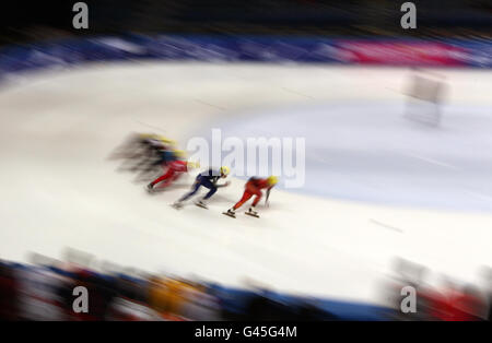 Der Koreaner Jinkyu Noh (249) beim 1500-Meter-Halbfinale seiner Männer am ersten Tag der ISU-Shorttrack-Weltmeisterschaft in der Motorpoint Arena, Sheffield. Stockfoto