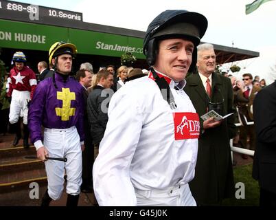 Pferderennen - 2011 Cheltenham Festival - Tag 1. Jockey Barry Geraghty nach der Hürde der Oberen Novizen von Stan James am Centenary Day während des Cheltenham Festivals. Stockfoto