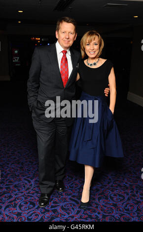 Bill Turnbull und Sian Williams kommen für die TRIC (Television and Radio Industries Club) Awards im Grosvenor Hotel in London an. Stockfoto