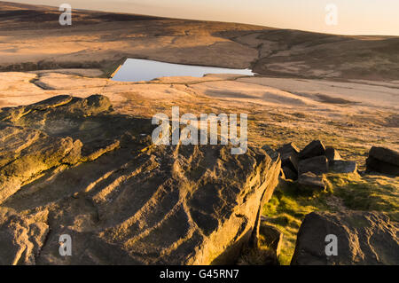 März Haigh Reservoir, Marsden Moor und Pule Hill, Lancashire-Yorkshire Grenze, UK Stockfoto