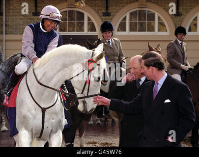 Horse Racing - British Horse Society Jubiläums Jahr Parade - Buckingham Palace Stockfoto