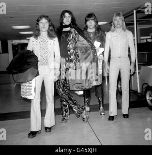 10/02/1997: Gestorben an diesem Tag, Brian Connolly. Leadsänger der 70er Glam Rock Gruppe, Sweet 70er Jahre Hit Band Sweet (l/r) Steve Priest, Mick Turner, Andy Scott und Brian Connolly. Connolly, Sänger der Gruppe, starb heute (Montag) früh im Alter von 52 Jahren, sagte ein Freund. * 14/02/02 Turner, der Schlagzeuger der Gruppe, starb im Alter von 54 Jahren nach einem fünfjährigen Kampf gegen Leukämie. Connolly, Sänger der Gruppe, starb 1997 im Alter von 52 Jahren. Stockfoto