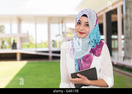 muslimische Frau Schüler Stockfoto