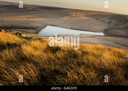 März Haigh Reservoir, Marsden Moor und Pule Hill, Lancashire-Yorkshire Grenze, UK Stockfoto