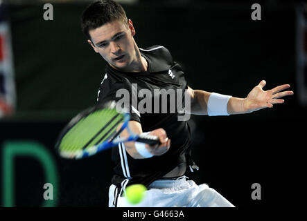 Tennis - Davis Cup - Tag drei - Großbritannien - Tunesien - Bolton Arena. Der britische Jamie Baker in Aktion während seines Spiels gegen den tunesischen Slim Hamza Stockfoto