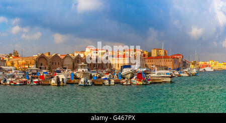 Alten Hafen in den Morgen, Chania, Kreta, Griechenland Stockfoto