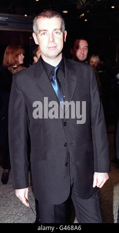 LONDON: 19.12.96: PET SHOP BOY NEIL TENNANT KOMMT FÜR DIE PREMIERE VON EVITA IN DAS EMPIRE LEICESTER SQUARE, PA NEWS FOTO VON MICHAEL CRABTREE. Stockfoto