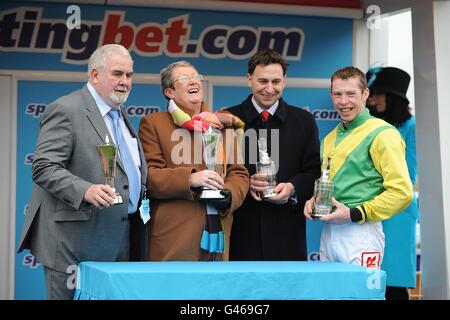 Horse Racing - Cheltenham Festival 2011 - Tag zwei Stockfoto