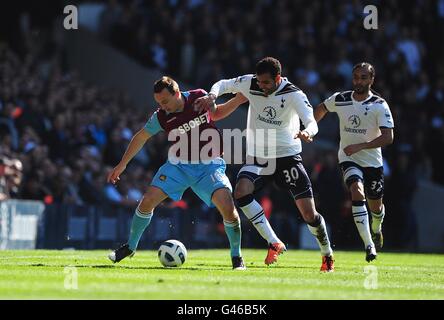 Fußball - Barclays Premier League - Tottenham Hotspur gegen West Ham United - White Hart Lane. Mark Noble von West Ham United (links) und Raniere Sandro von Tottenham Hotspur (rechts) in Aktion Stockfoto