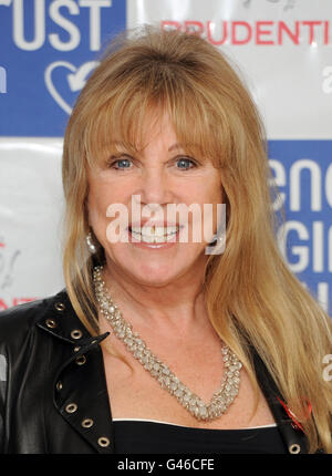 Pattie Boyd nimmt an der Lighthouse Gala Auction des Terrence Higgins Trust im Auktionshaus von Christie in London Teil. Stockfoto