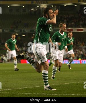 Fußball - International freundlich - Republik Irland - Mazedonien - Aviva Stadium. Robbie Keane, der aus der Republik Irland kommt, feiert den zweiten Treffer seines Teams. Stockfoto