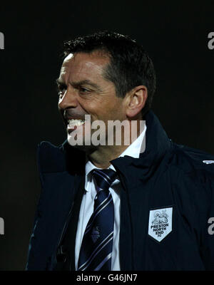 Fußball - npower Football League Championship - Scunthorpe United gegen Preston North End - Glanford Park. Phil Brown, Manager von Preston North End, feiert das erste Tor des Spiels Stockfoto