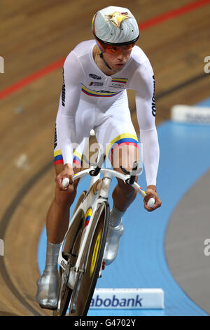 Juan Esteban Arango Carvajal aus Kolumbien während der 4 km langen Männer-Einzelperson Rennen als Teil des Omniums während des vierten Tages von Die UCI-Bahn-Weltmeisterschaften Stockfoto