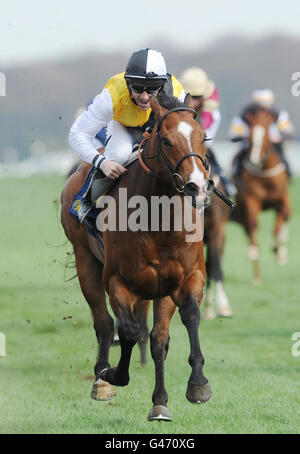 Pferderennen - William Hill Lincoln Day - Doncaster Racecourse. Eton Forever, der von Neil Callan geritten wird, gewinnt die William Hill Spring Mile während des William Hill Lincoln Day auf der Doncaster Racecourse. Stockfoto