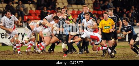 Glasgow Warriors DTH Van der Merwe bricht während des Spiels der Magners League im Firhill Stadium, Glasgow. Stockfoto