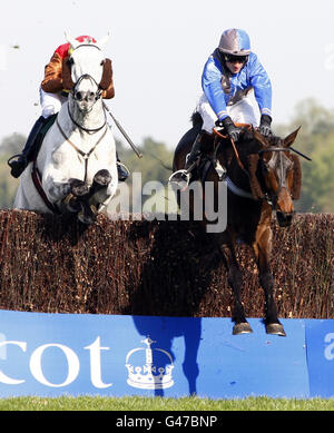 Pferderennen Sie - Landschaft Allianz Raceday - Ascot Stockfoto