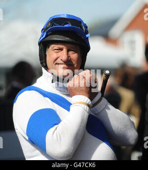Der ehemalige Grand National-Gewinner des Jockey Bob-Champions vor dem John Smith's Aintree Legends Charity Race während des Grand National Day auf der Aintree Racecourse, Liverpool. Stockfoto