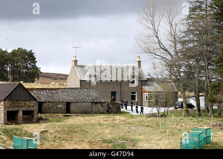 Jugendliche fanden Tote. Polizeiaktivität in der Hütte Blairmarrow in der Nähe von Tomintoul, Moray, wo zwei Jugendliche tot aufgefunden wurden. Stockfoto