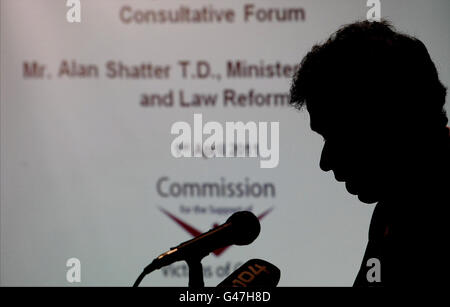 Alan Shatter, Minister für Justiz, Gleichberechtigung und Verteidigung, sprach mit Journalisten im Ashling Hotel in Dublin. Stockfoto