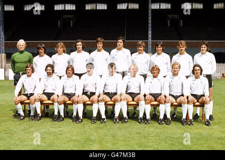 Fulham-Team-Gruppe. (Hintere Reihe, l-r) Peter Mellor, James Dunne, John Mitchell, A. Peck, Ernest Howe, John Lacy, Alan Slough, Peter Feeley, Viv Busby und J. Bowie. (Vordere Reihe, l-r) John Fraser, John Conway, Alan Mullery, Bobby Moore, John Cutbrush, Barry Lloyd, Leslie Strong Stockfoto