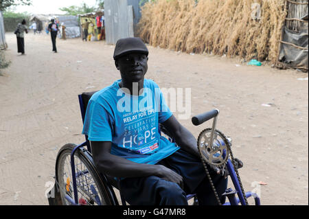 Kenia Turkana-Region, UNHCR Flüchtling Lager Kakuma, wo dauerhafte 80,000 Flüchtlinge aus Somalia, Äthiopien, Süd-Sudan leben, Daniel Bol aus dem Südsudan / KENIA UNHCR Fluechtlingslager Kakuma in der Turkana-Region, Hier Leben ca. 80.000 Fluechtlinge aus Somalia Sudan Aethiopien u.a., Fluechtling Daniel Bol aus Dem Suedsudan Stockfoto