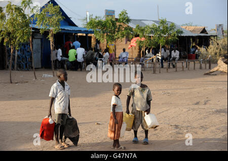 Kenia Turkana-Region, UNHCR Flüchtling Lager Kakuma, wo dauerhafte 80,000 Flüchtlinge aus Somalia, Äthiopien, Süd-Sudan Leben / KENIA UNHCR Fluechtlingslager Kakuma in der Turkana-Region, Hier Leben ca. 80.000 Fluechtlinge aus Somalia Sudan Aethiopien Stockfoto