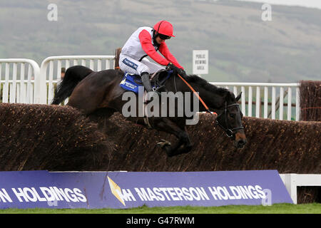 Horse Racing - der April-Tagung - Tag eins - Cheltenham Racecourse Stockfoto