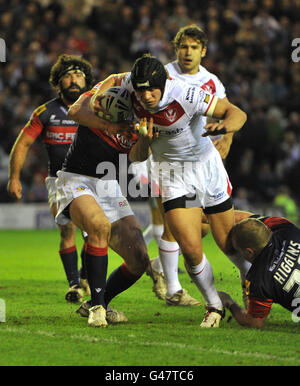 Rugby League - Engage Super League - St Helens gegen Wakefield Wildcats - Stobart Stadium. St. Helens Jonny Lomax geht rüber, um einen Versuch während des Engage Super League-Spiels im Stobart Stadium, Widnes, zu machen. Stockfoto