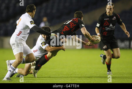 Rugby Union - Magners League - Edinburgh Rugby gegen Aironi Rugby - Murrayfield. Nick De Luca aus Edinburgh übergibt den Ball an Mike Blair während des Spiels der Magners League in Murrayfield, Edinburgh. Stockfoto