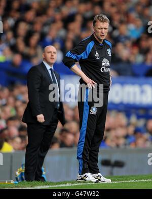 Fußball - Barclays Premier League - Everton gegen Blackburn Rovers - Goodison Park. Everton-Manager David Moyes (rechts) und Blackburn Rovers-Manager Steve Kean (links) an der Touchline Stockfoto