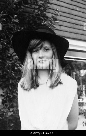 Ein Bild von Lady Diana Spencer aus dem Familienalbum, während eines Sommerurlaubs 1970 in Itchenor, West Sussex. Stockfoto