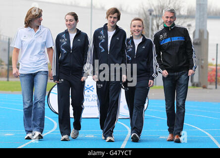 (Links-rechts) Katherine Grainger, Holly Reif, Allan Hamilton, Morven Shaw und Jonathan Edwards während eines Fotoalles für die Unterstützung der Bank of Scotland für Schottlands zukünftige Stars des Teams GB und PapalympicsGB in Scotstoun, Glasgow. Stockfoto