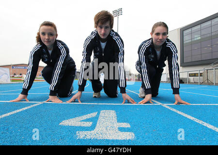 (Links-rechts) Morven Shaw, Allan Hamilton und Holly Reid während eines Fotoalles für die Unterstützung der Bank of Scotland für Schottlands zukünftige Stars des Teams GB und PapalympicsGB in Scotstoun, Glasgow. Stockfoto