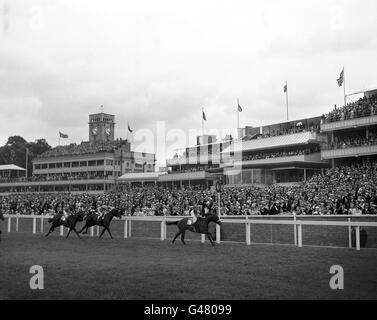 Pferderennen - Royal Ascot - Ascot Racecourse. Alexander, gefahren von WH Carr, gewinnt den Royal Hunt Cup in Royal Ascot Stockfoto