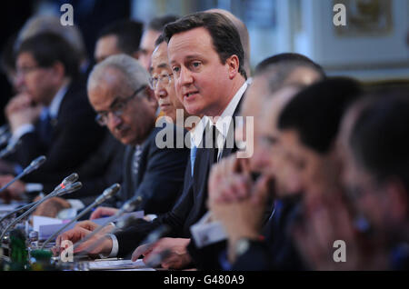 Der britische Premierminister David Cameron spricht bei der Eröffnung der libyschen Konferenz in London. Stockfoto