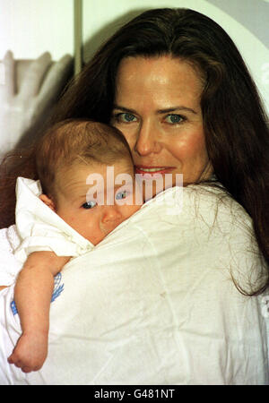 DIE SCHAUSPIELERIN KOO STARK UND IHRE KLEINE TOCHTER TATIANA. DIE SCHAUSPIELERIN KOO STARK UND IHRE KLEINE TOCHTER TATIANA Stockfoto