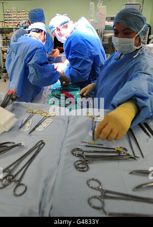 Ein generisches Stockfoto einer Operation, die im Queen Elizabeth Hospaital, Birmingham, stattfindet. Stockfoto