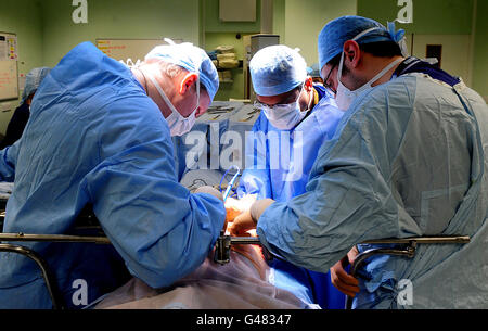 Ein generisches Stockfoto einer Operation, die im Queen Elizabeth Hospaital, Birmingham, stattfindet. Stockfoto