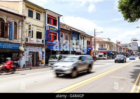 Singapur, Singapur - 24. März 2015: Alte Vintage Geschäftshäusern entlang Little India in Singapur. Stockfoto
