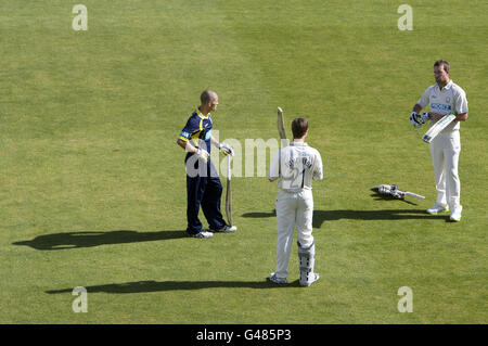 (Links-rechts) Ben Howell, James Tomlinson und Sean Ervine von Hampshire CCC während eines Media Day Stockfoto