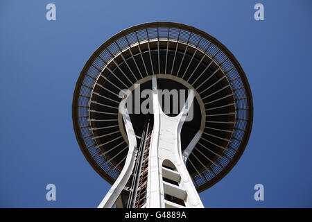 SEATTLE - 22 Juli: Ein Blick von unten die Space Needle in Seattle, Washington, am 22. Juli 2010. Die 605 ft-Struktur wurde f gebaut. Stockfoto