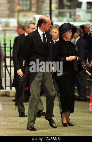 Der Herzog und die Herzogin von Kent erreichen St Margarets in Westminster, den Service für Margaret di und den Rhein zu besuchen, die im Januar 1997 gestorben. Stockfoto