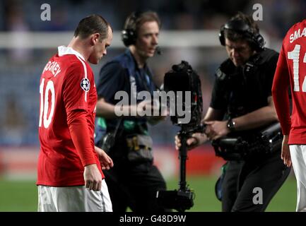 Wayne Rooney von Manchester United läuft nach dem an Fernsehkameras vorbei Schlusspfiff Stockfoto