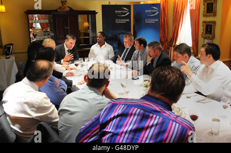 Rugby Expo 2011 Launch Lunch - Shepherd's Restaurant. Allgemeine Ansicht der Gäste beim Mittagessen zur Eröffnung der Rugby Expo 2011 Stockfoto