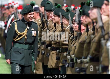 Der Herzog von York inspiziert heute (Freitag) im Hauptquartier des Herzogs von York im Londoner Regiment der Territorialarmee eine Ehrengarde. Siehe PA Story ROYAL Duke. Foto von John Stillwell. Stockfoto